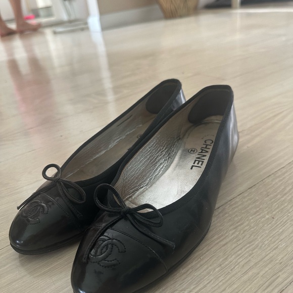 CHANEL black ballet flats - Picture 2 of 6